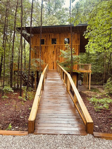 Treehouse+Quiet Escape+National Forest+Firepit