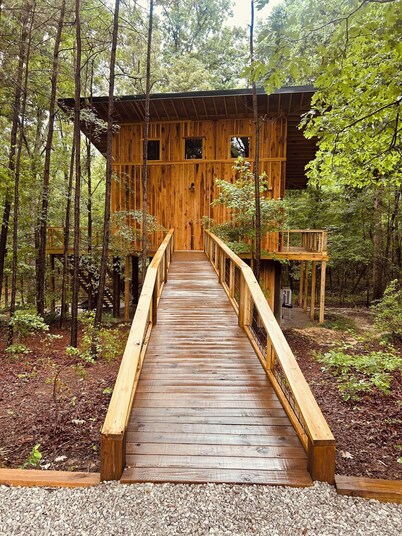 Treehouse+Quiet Escape+National Forest+Firepit