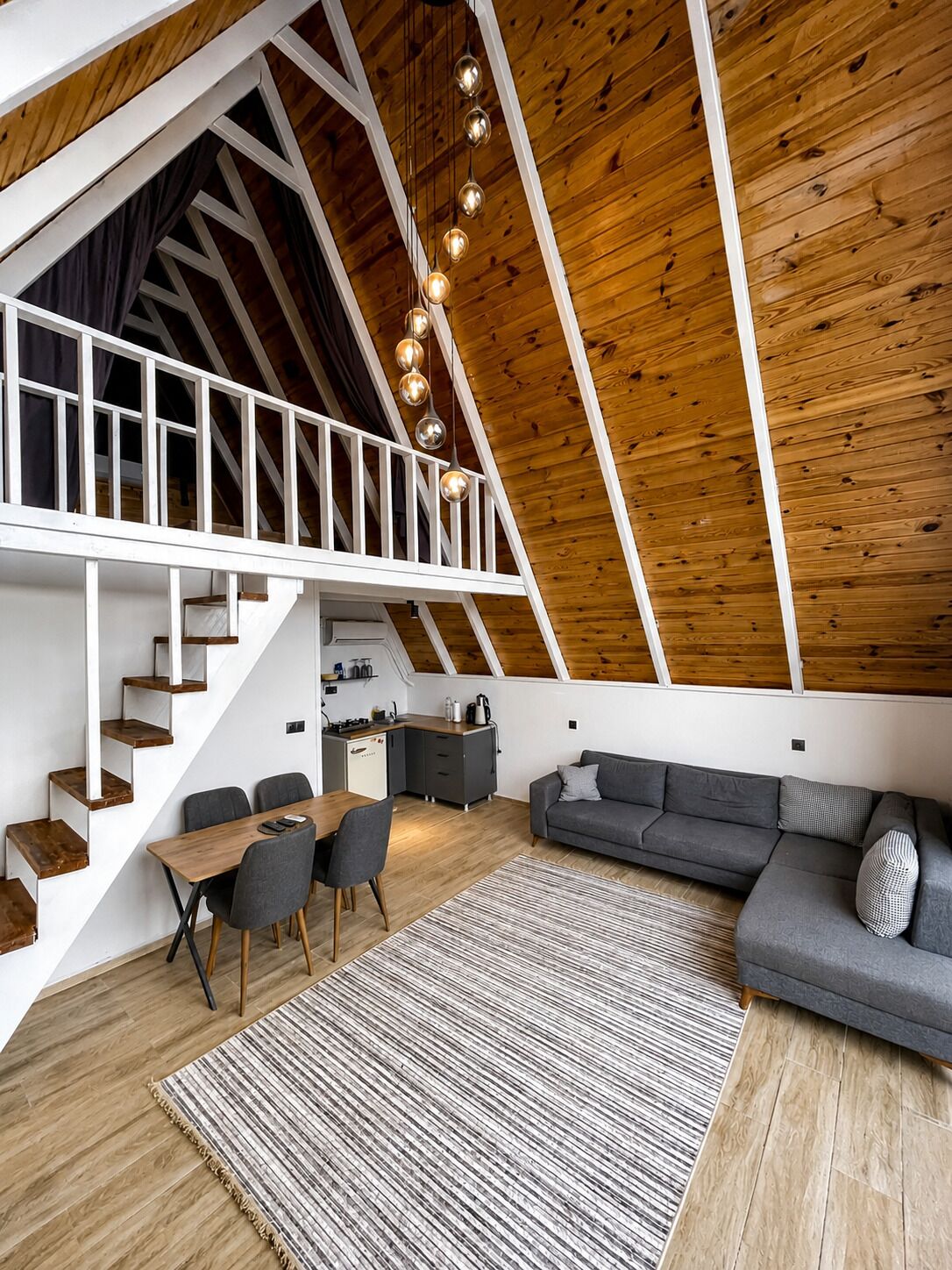 Bungalow, järvinäköala | Oleskelualue