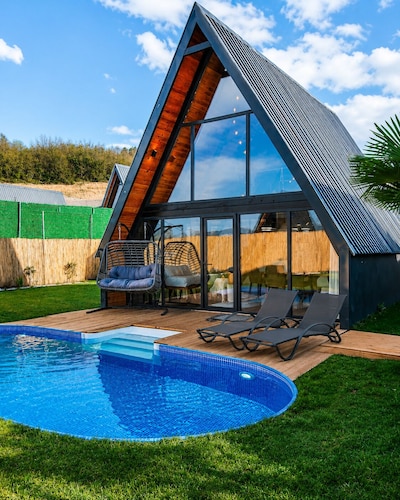 Özel Havuz & Jakuzili Bungalov