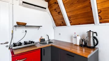 Bungalow, Lake View | Private kitchen