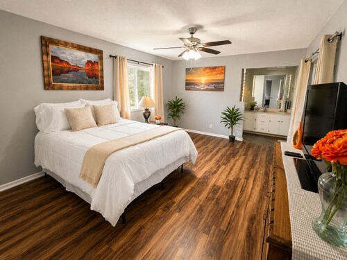 Fully Furnished 4BR Family Retreat Near Randolph AFB Sleeps 9