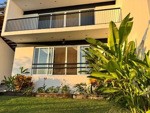Exterior detail - Lake view apartment, ideal for home office. (San Juan Cosalá)