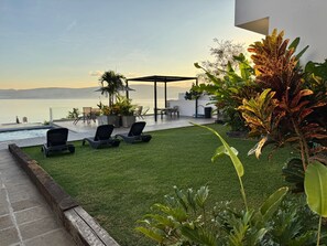 Terrace/patio - Lake view apartment, ideal for home office. (San Juan Cosalá)