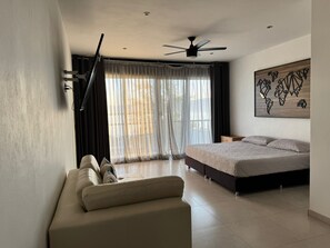 Room - Lake view apartment, ideal for home office. (San Juan Cosalá)