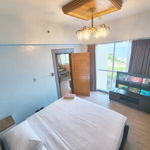 Room - Huge Lux. 2 BR Condo (100 SQM)  2 pools - Beach, Sea-views, Gym, Tours available (Lapu-Lapu City)