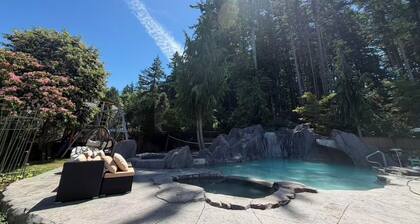 hot tub villa with a sauna room