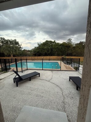Outdoor pool - Njade & Luxury Stay (Spring Hill)