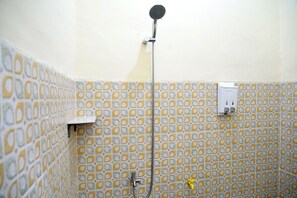Superior Double Room, Courtyard View | Bathroom - Haura syariah (Kota Bandar Lampung)