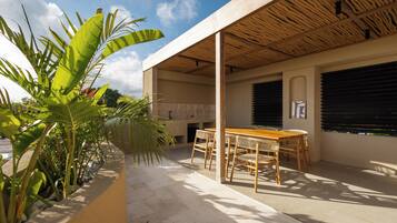 Luxury Villa | Outdoor dining