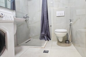 Bathroom - Deep Blue Rooftop - 111, Sarandë, Albania (Sarandë)
