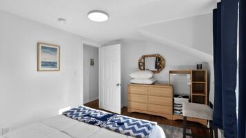 2 Schlafzimmer, Reisekinderbett