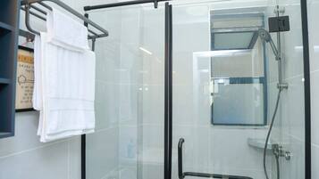 Apartment, 2 Bedrooms, Accessible, Patio | Bathroom