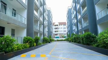 Apartment, 2 Bedrooms, Accessible, Patio | Property grounds