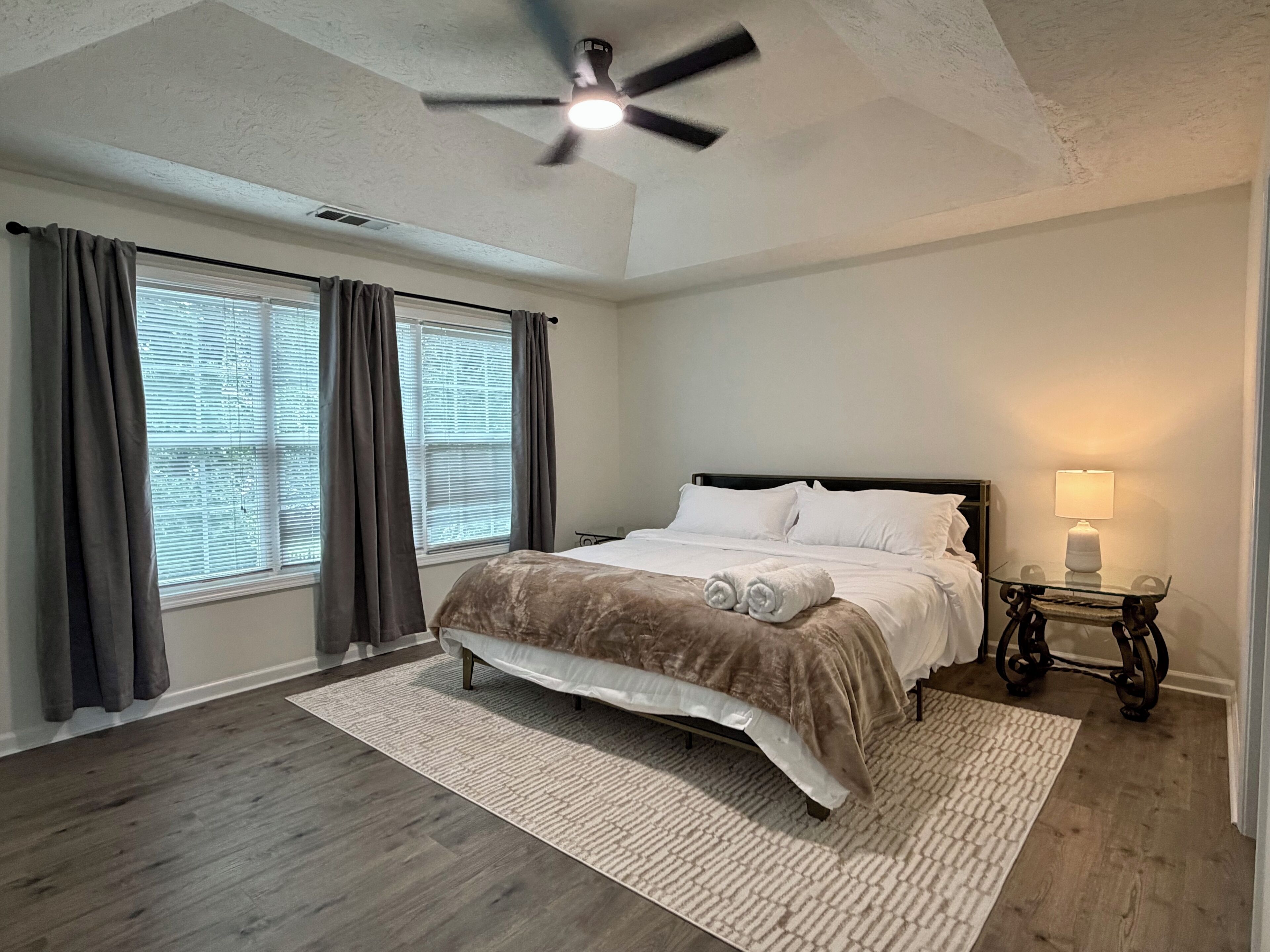 3 bedrooms, desk, iron/ironing board, free WiFi