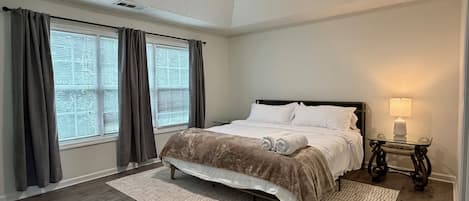 3 bedrooms, desk, iron/ironing board, free WiFi