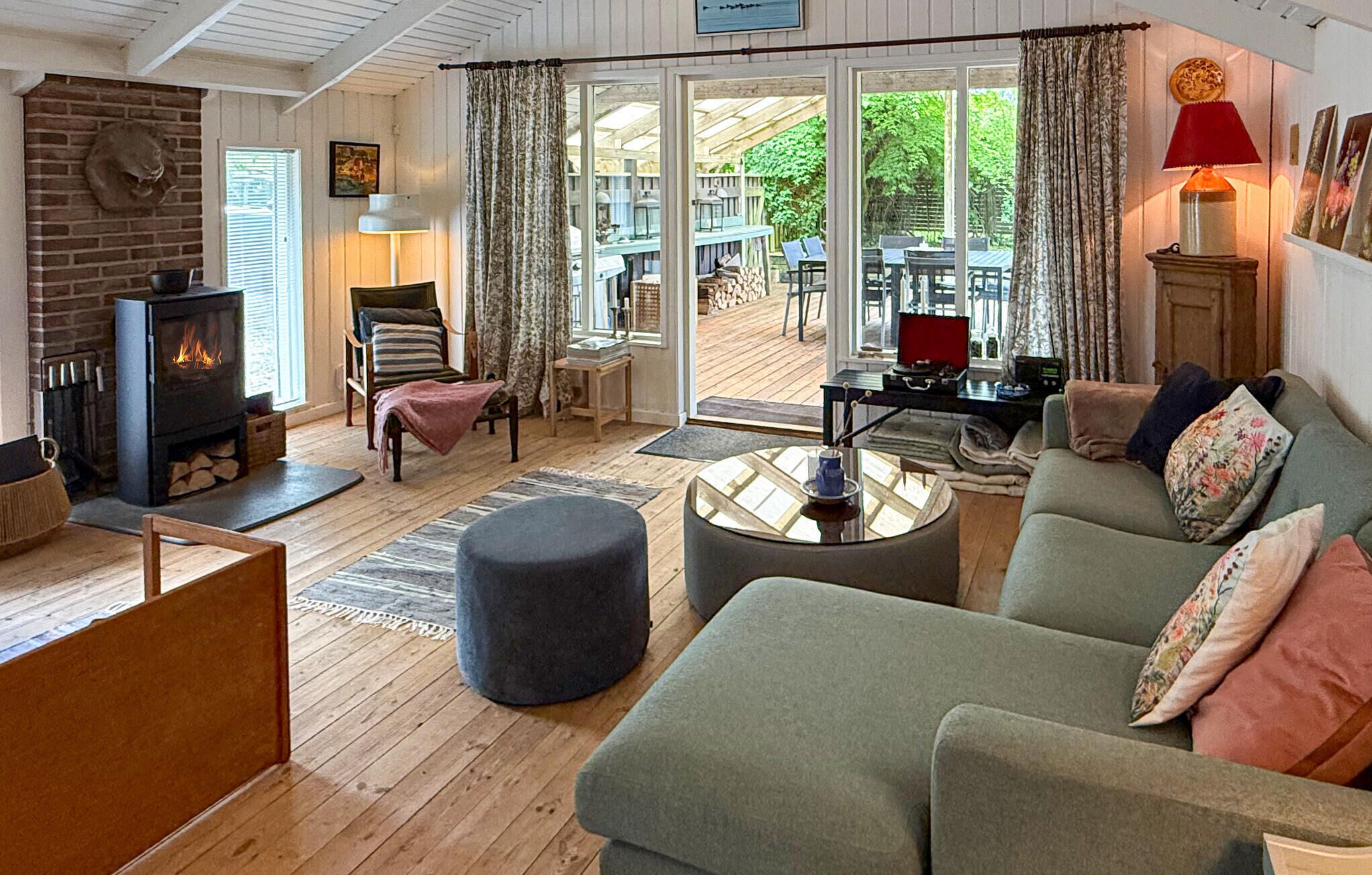 Smart TV, fireplace, DVD player
