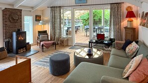 Smart TV, fireplace, DVD player - 3 bedroom beautiful home in Faxe Ladeplads (Faxe Ladeplads)