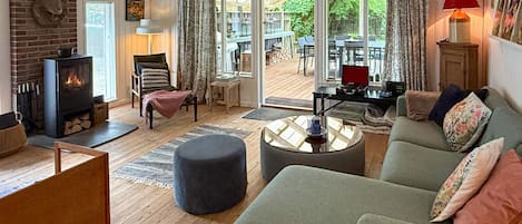 Smart TV, fireplace, DVD player