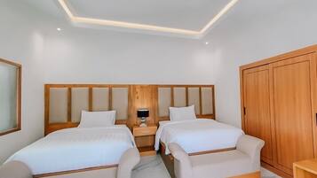 Habitación Deluxe con 1 cama doble o 2 individuales, vistas al jardín | Escritorio y wifi gratis