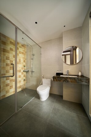 Double Room, City View | Bathroom - Duyen Hung Premier Hotel (Dien Bien Phu)
