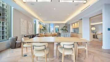 Luksusstudio, byutsikt | Spiseområde