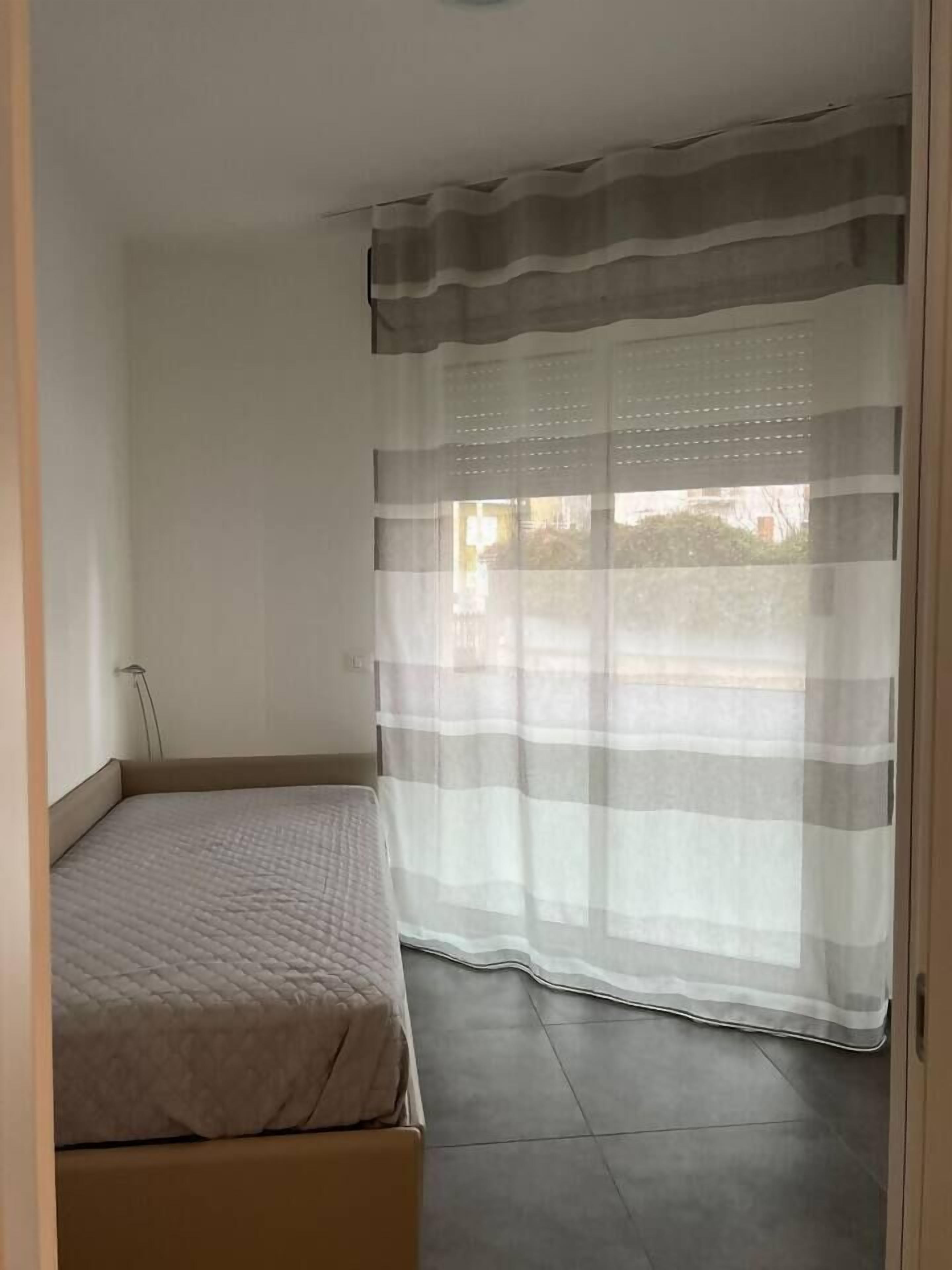 Iron/ironing board, WiFi