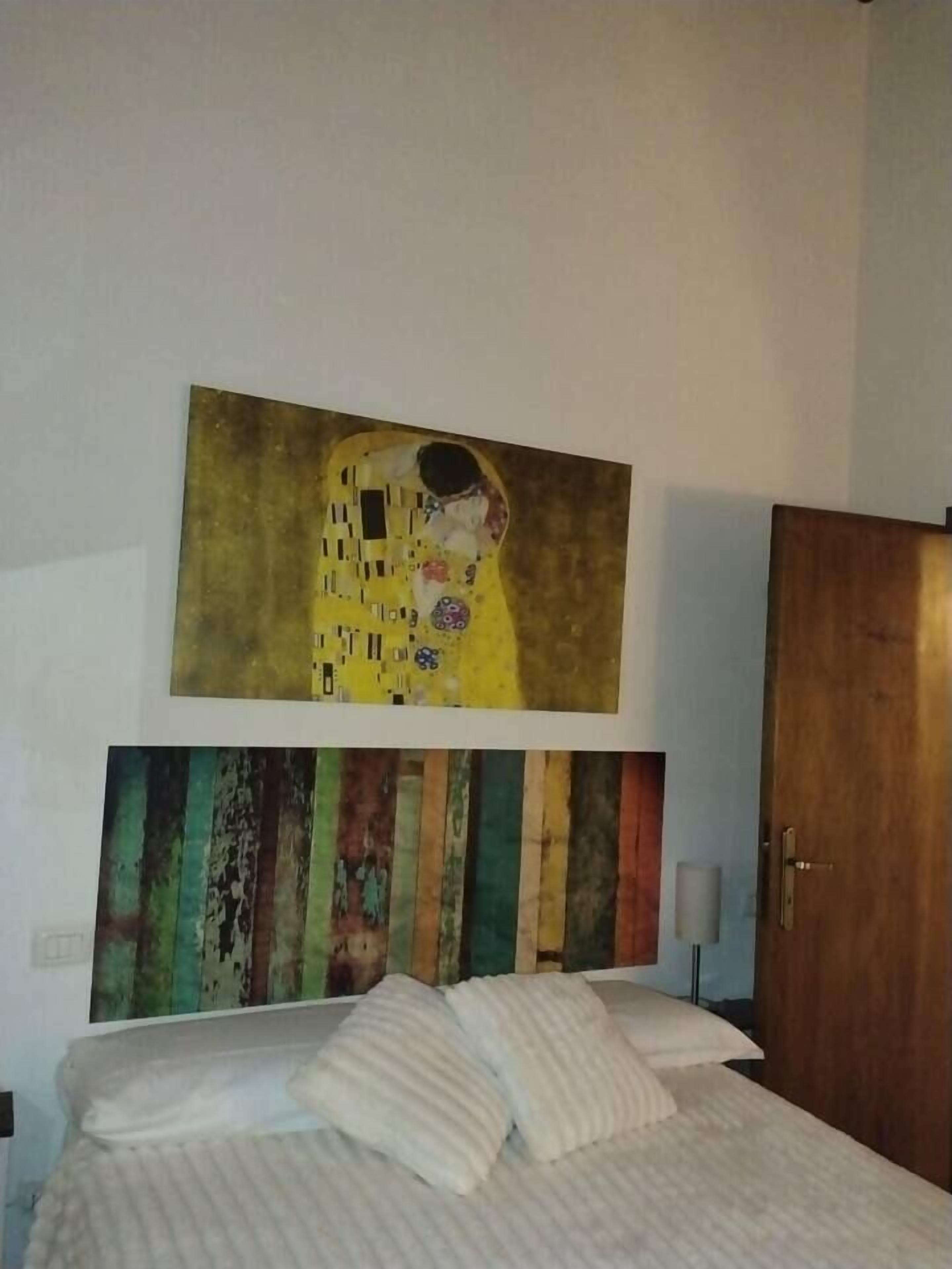 Lit parapluie, Wi-Fi, draps fournis