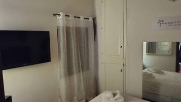 Lit parapluie, Wi-Fi, draps fournis