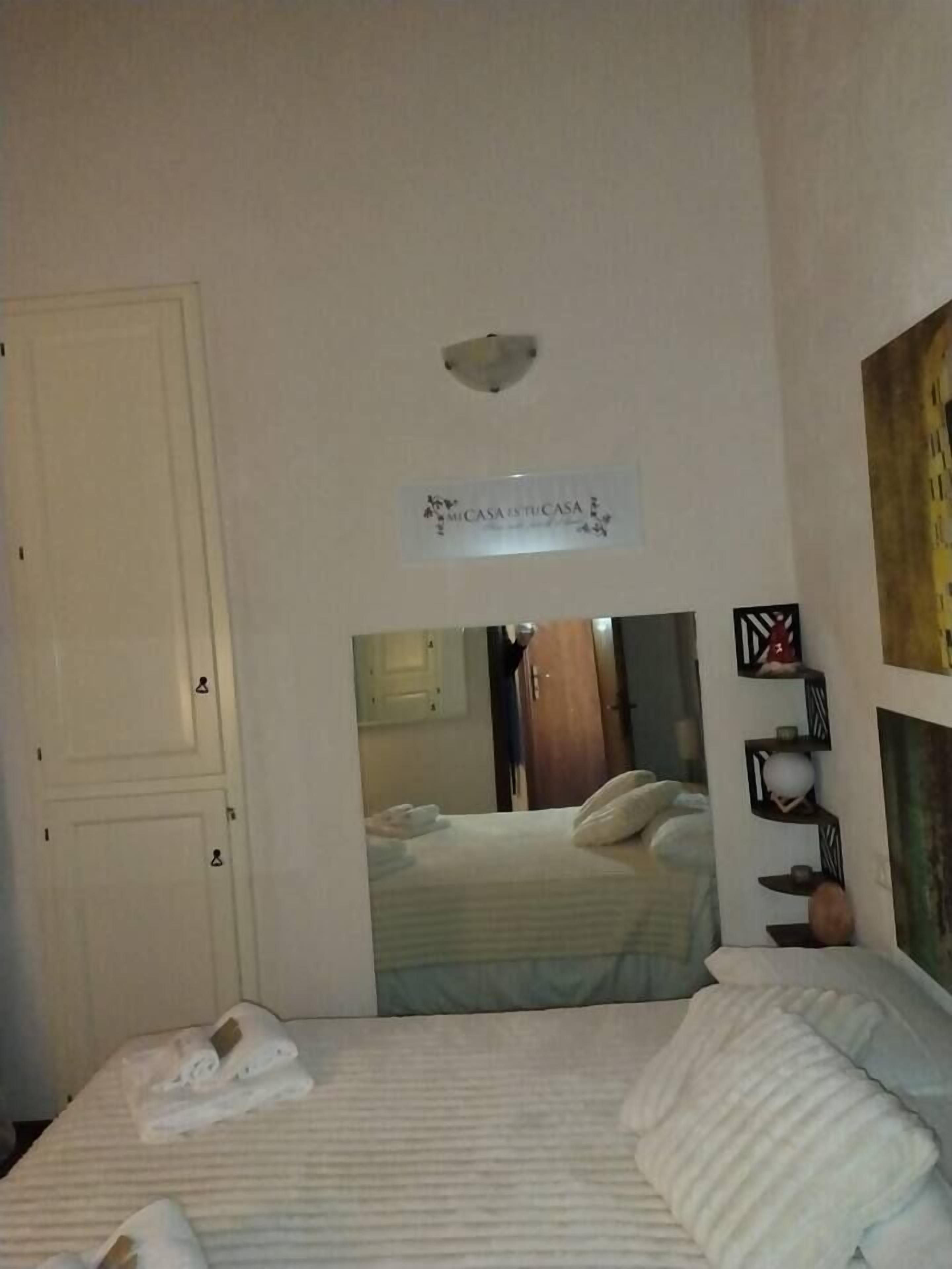 Lit parapluie, Wi-Fi, draps fournis