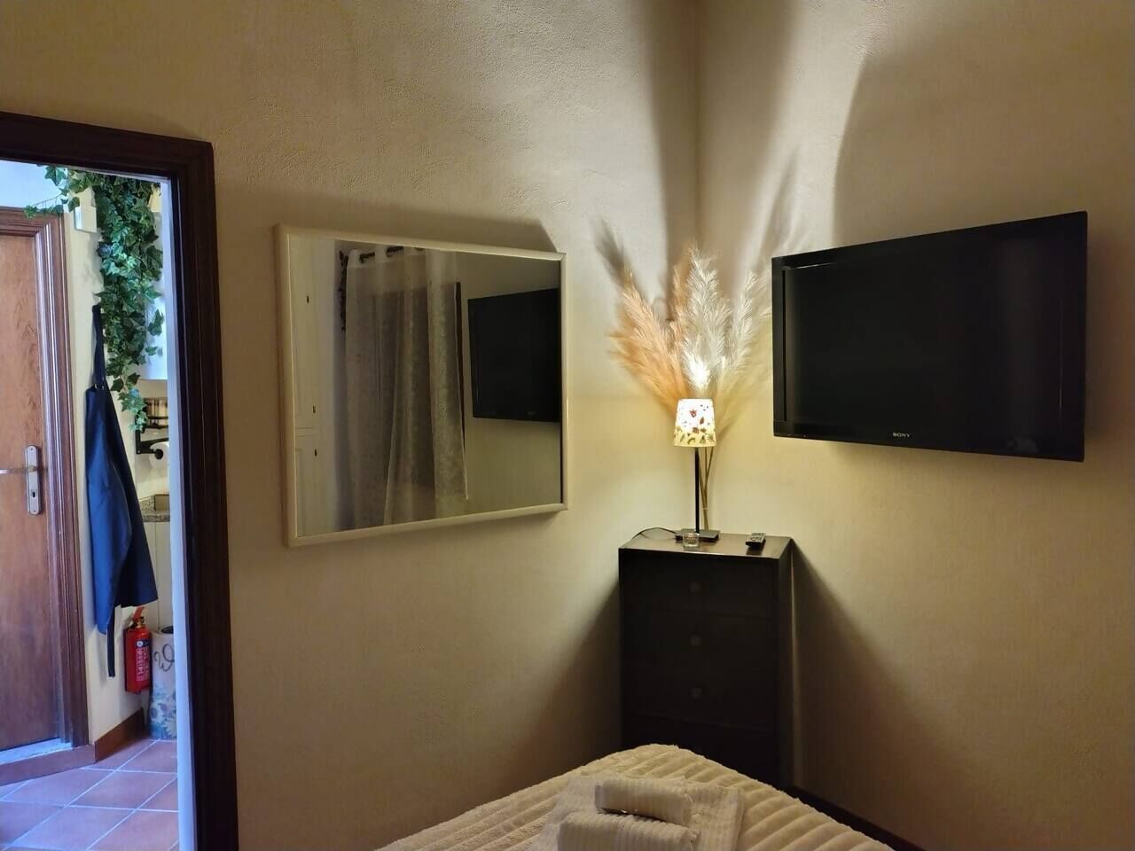 Lit parapluie, Wi-Fi, draps fournis