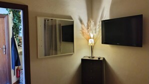 1 間睡房、可攜式嬰兒床、Wi-Fi、床單
