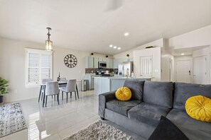 Living area - Sleek Modern Retreat w/ New Designer Kitchen & Private Turf (El Paso)