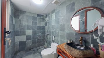 Deluxe Double Room, Garden View | Bathroom | Slippers, towels