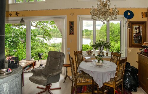 Beautiful home in Vretstorp with lake view