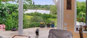Beautiful home in Vretstorp with lake view
