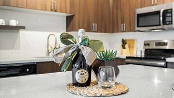 Coffee/tea maker, fridge, microwave, oven