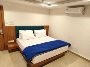 Deluxe Room | Desk, free WiFi - Shubh Ratna Resort (Ujjain)