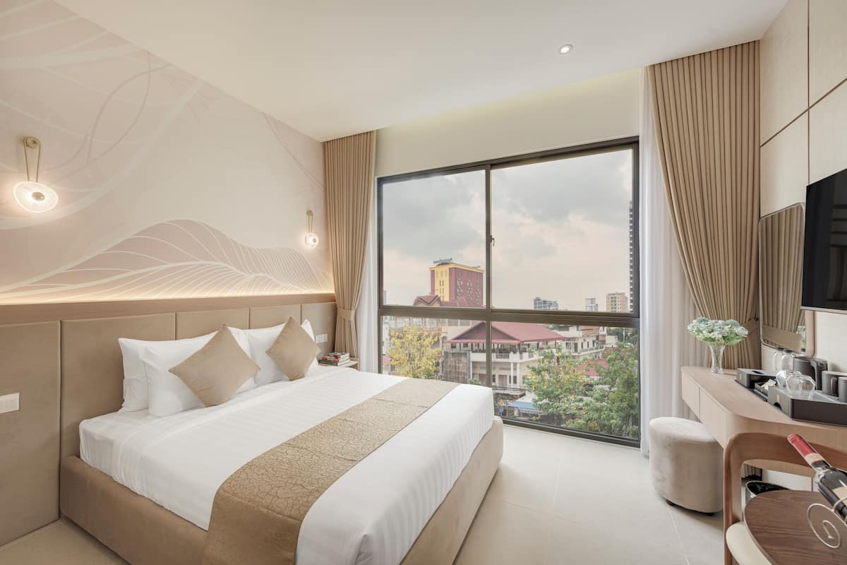 Deluxe Double Room | Desk, soundproofing, WiFi (free)