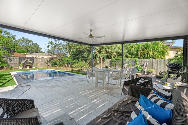 Coastal 4-bed Retreat With Pool In Toogoom - Toogoom
