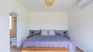 Cortinas blackout, tabla de planchar con plancha y wifi gratis
