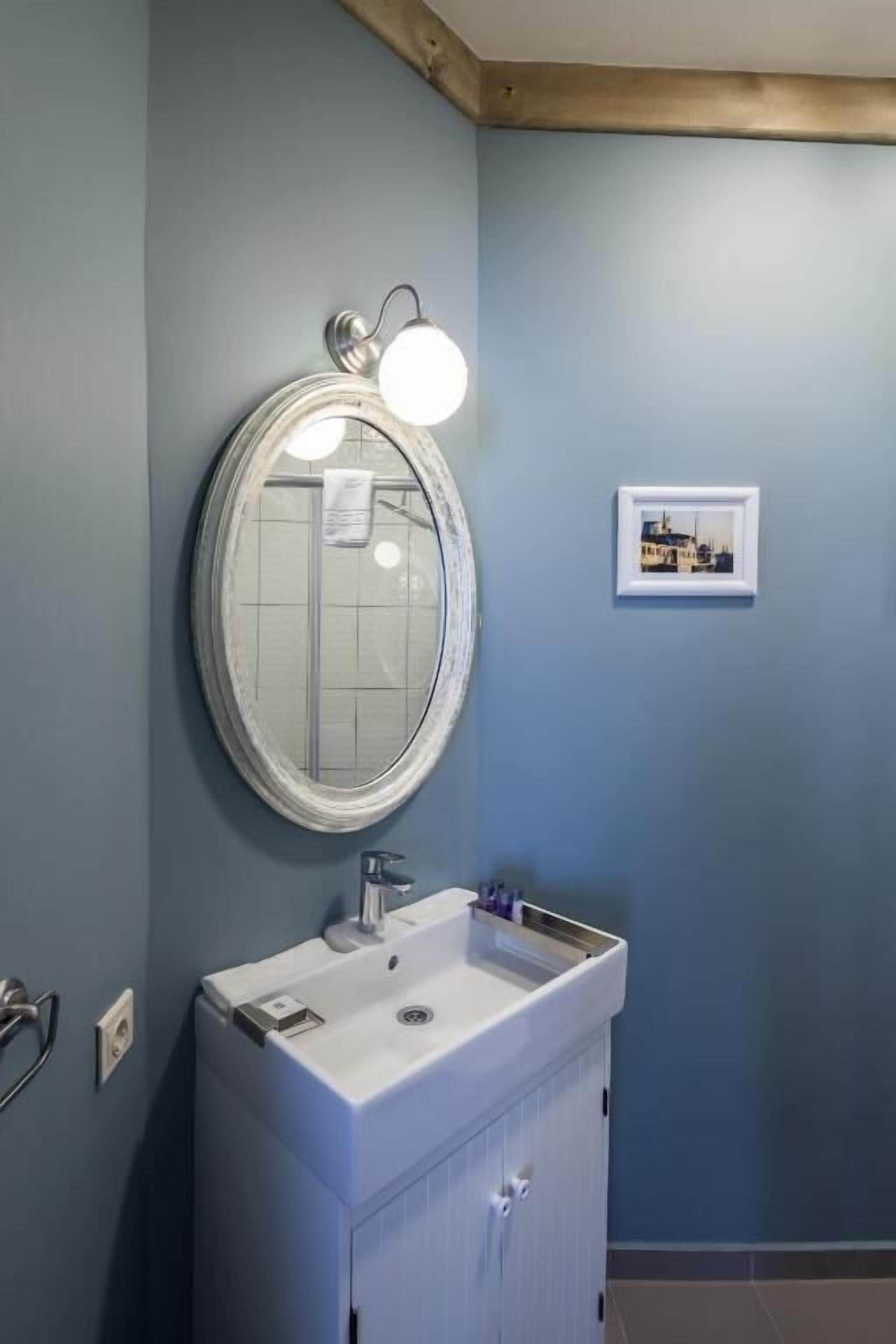 Economy-Doppelzimmer, Stadtblick | Badezimmer