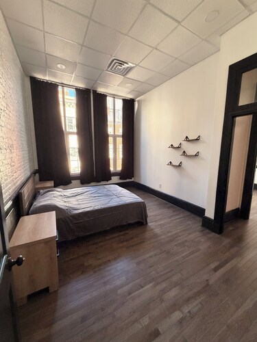 Luxury 2-bedroom apartment in Mount Vernon, Baltimore MD