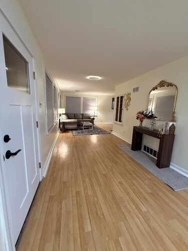 Charming 3-bedroom house in wonderful St. Louis with AC