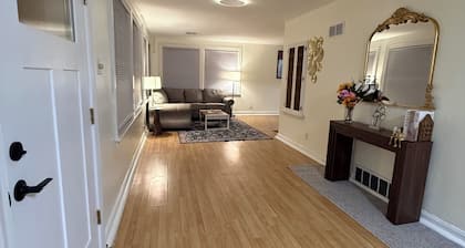 Charming 3-bedroom house in wonderful St. Louis with AC
