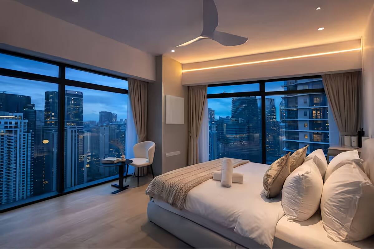 Appartement, 3 chambres, vue ville | Couette en duvet d'oie, bureau, fer et planche à repasser, Wi-Fi gratuit
