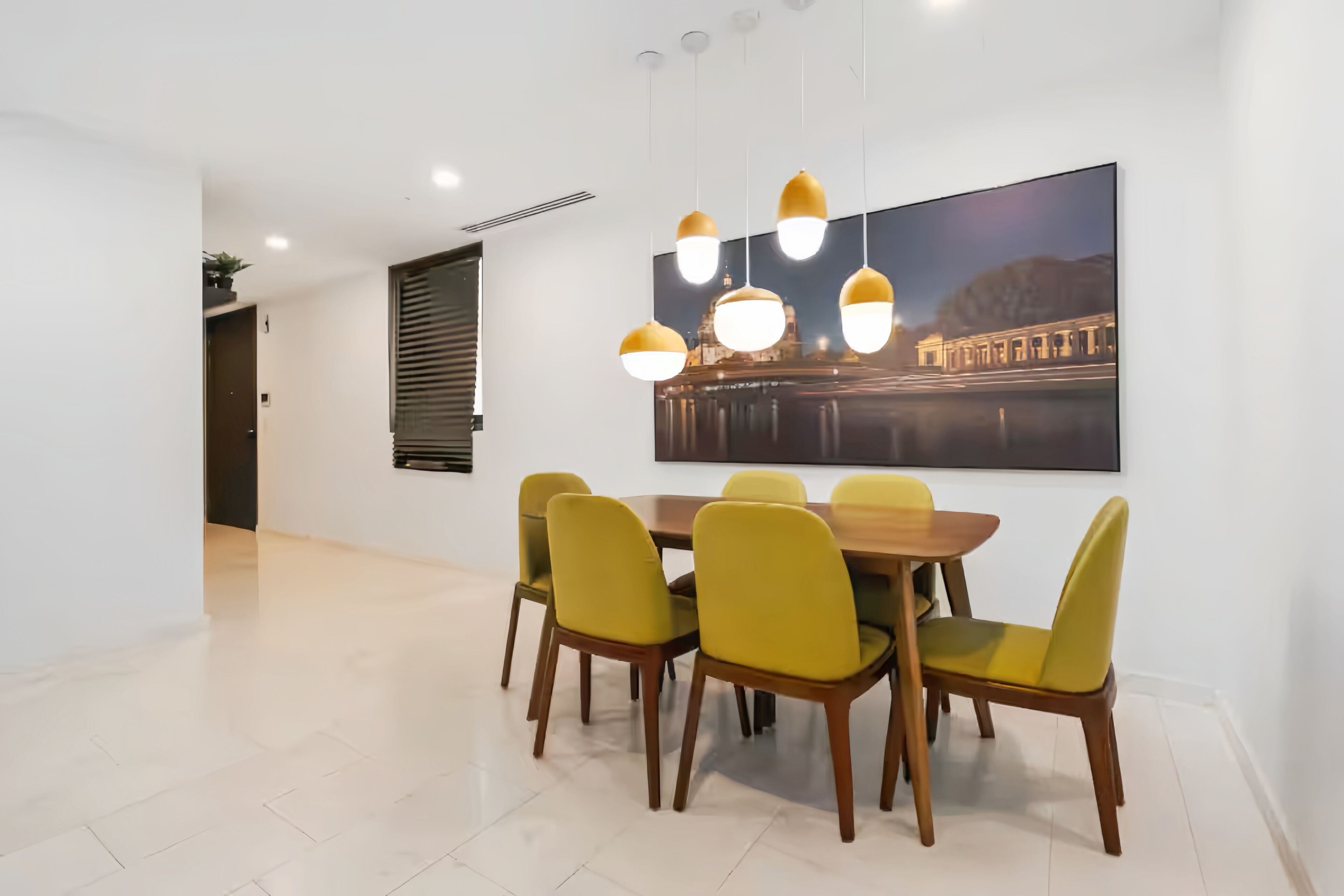 Apartamento, 3 habitaciones, vistas a la ciudad | Servicio de comidas en la habitación