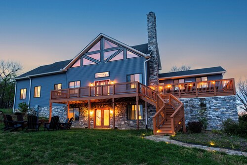 Bourbon Trail Retreat • Heated Pool • Golf Sim • Theater • Game Barn • Sleeps 16