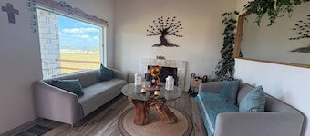 Beautiful Country House with Nature | 5 min from Downtown