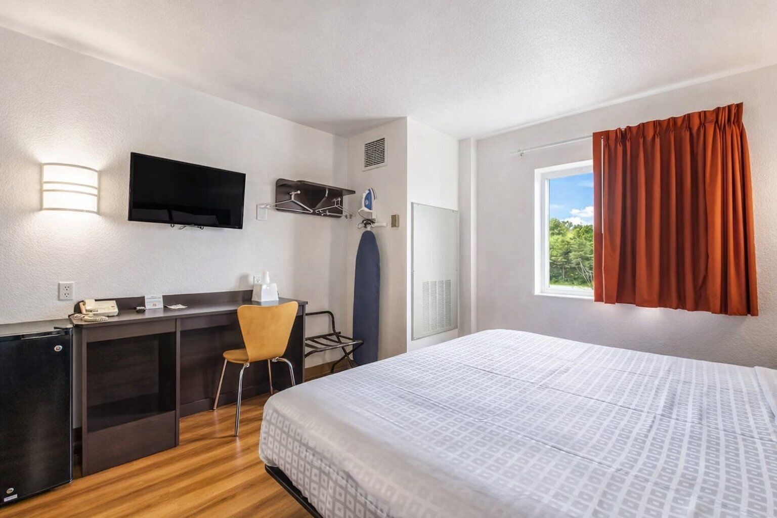 Pet-friendly Knoxville Stay | Great Location | Pets Allowed, Free Parking - Knoxville, TN